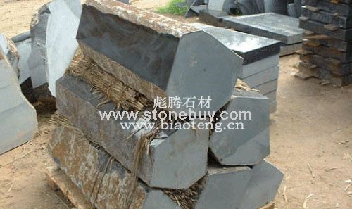 六方石石柱1