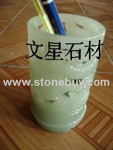 玉石制笔筒