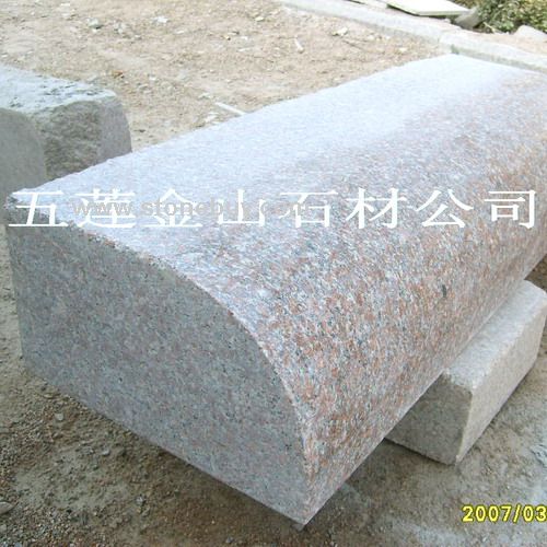 五蓮紅 路邊石