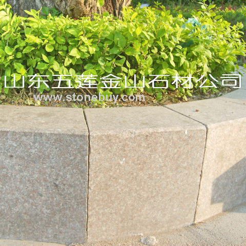 五蓮紅，花壇石