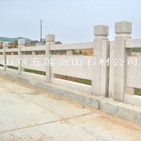 五蓮紅,橋欄桿