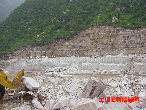 白砂岩矿山