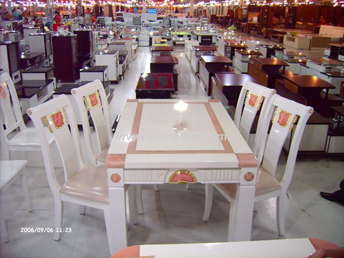 大理石餐桌