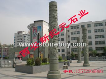 花崗巖龍柱