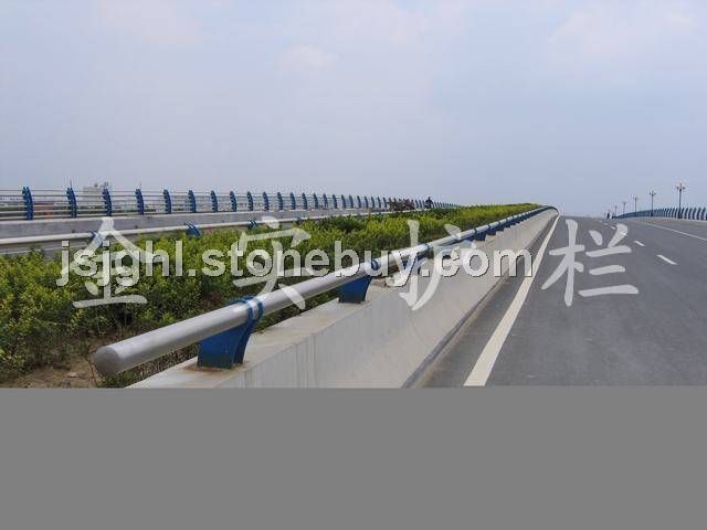 防撞栏杆
