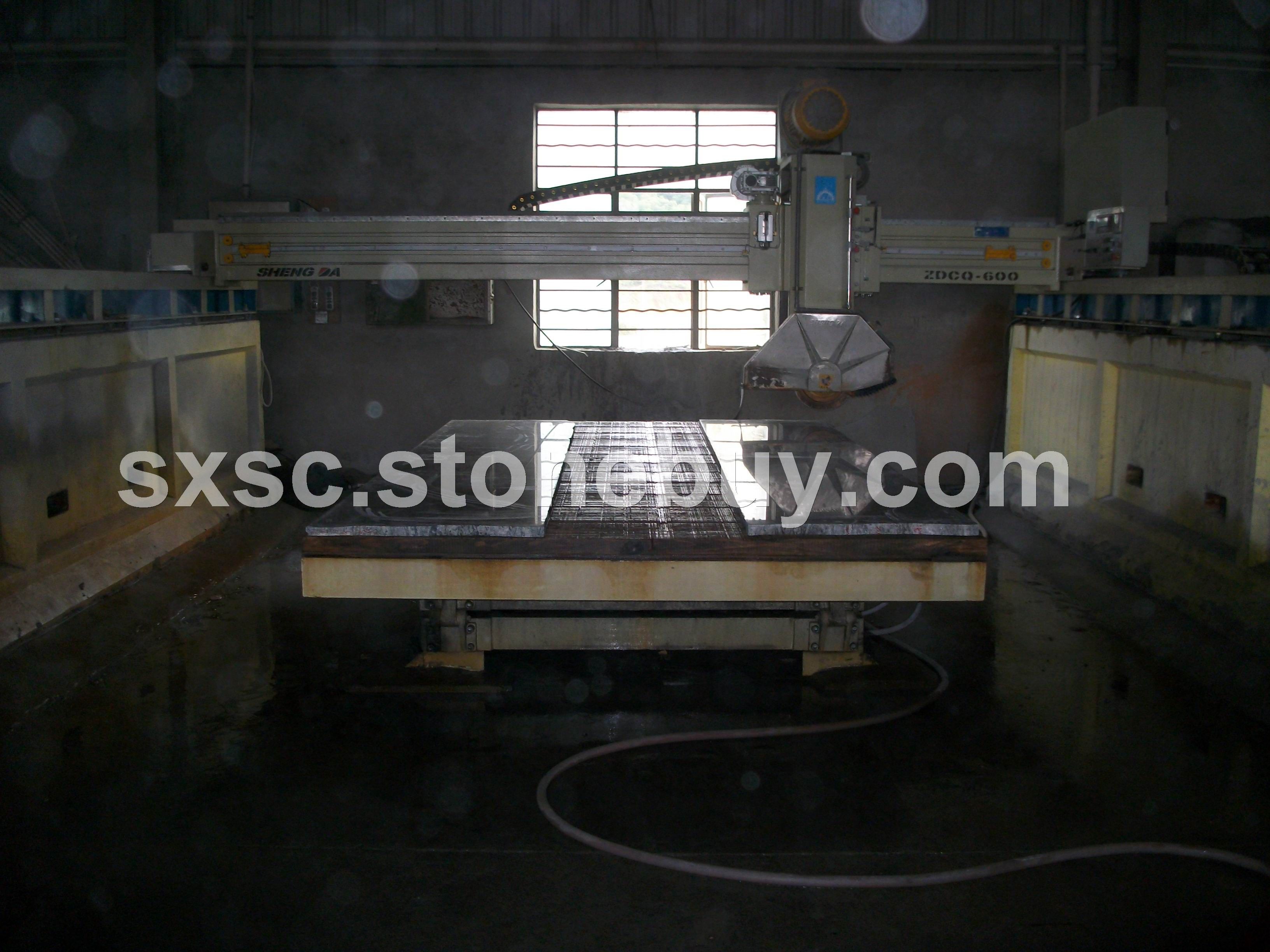 紅外線(xiàn)切邊機(jī)