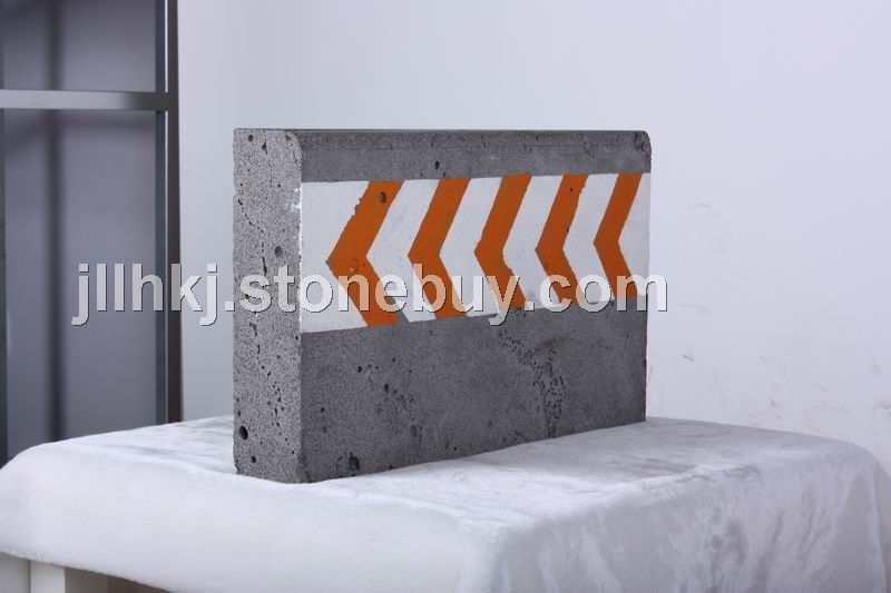 反光路边石