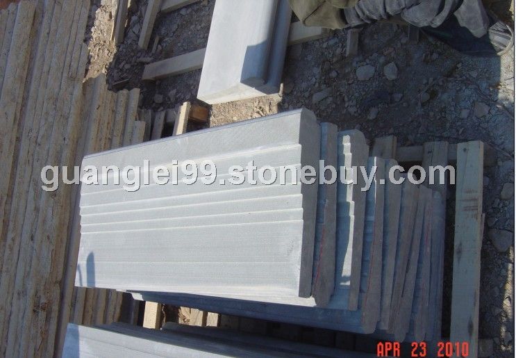 灰砂岩游泳池边