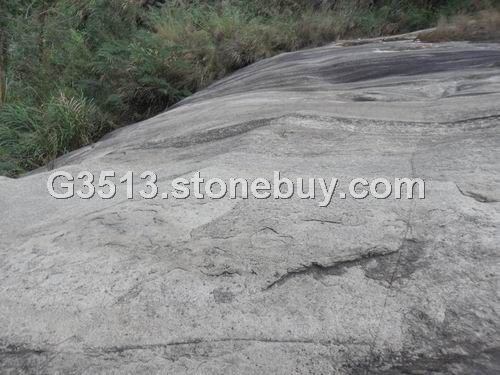 已清出的花岗岩矿一角