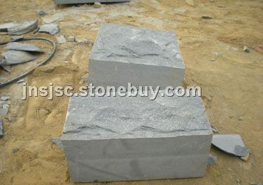 芝麻黑自然面石块