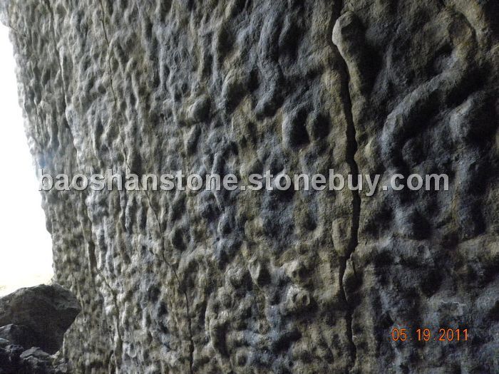 洞口巖石體2至3米距有垂直裂縫