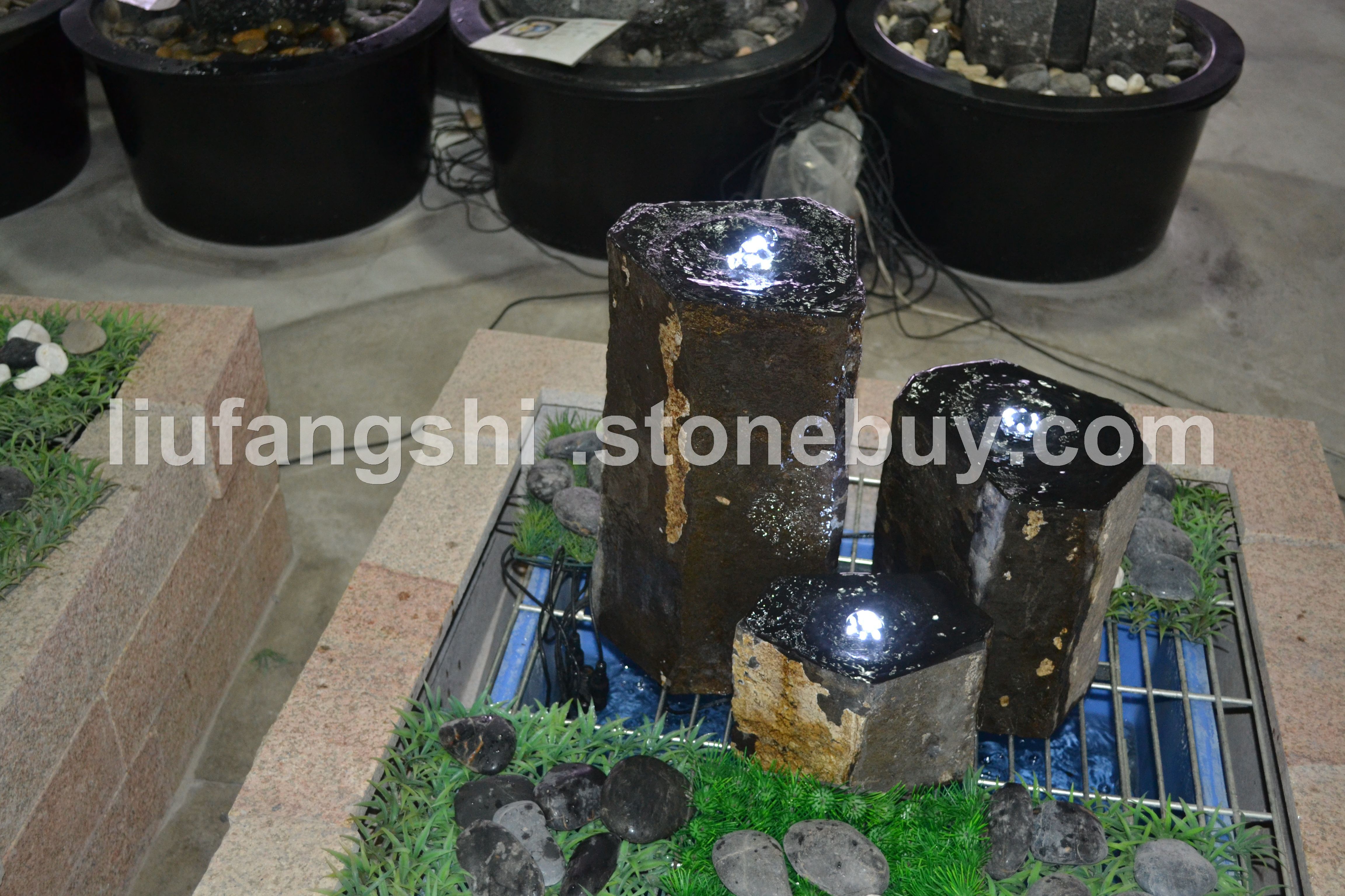 六方石噴水
