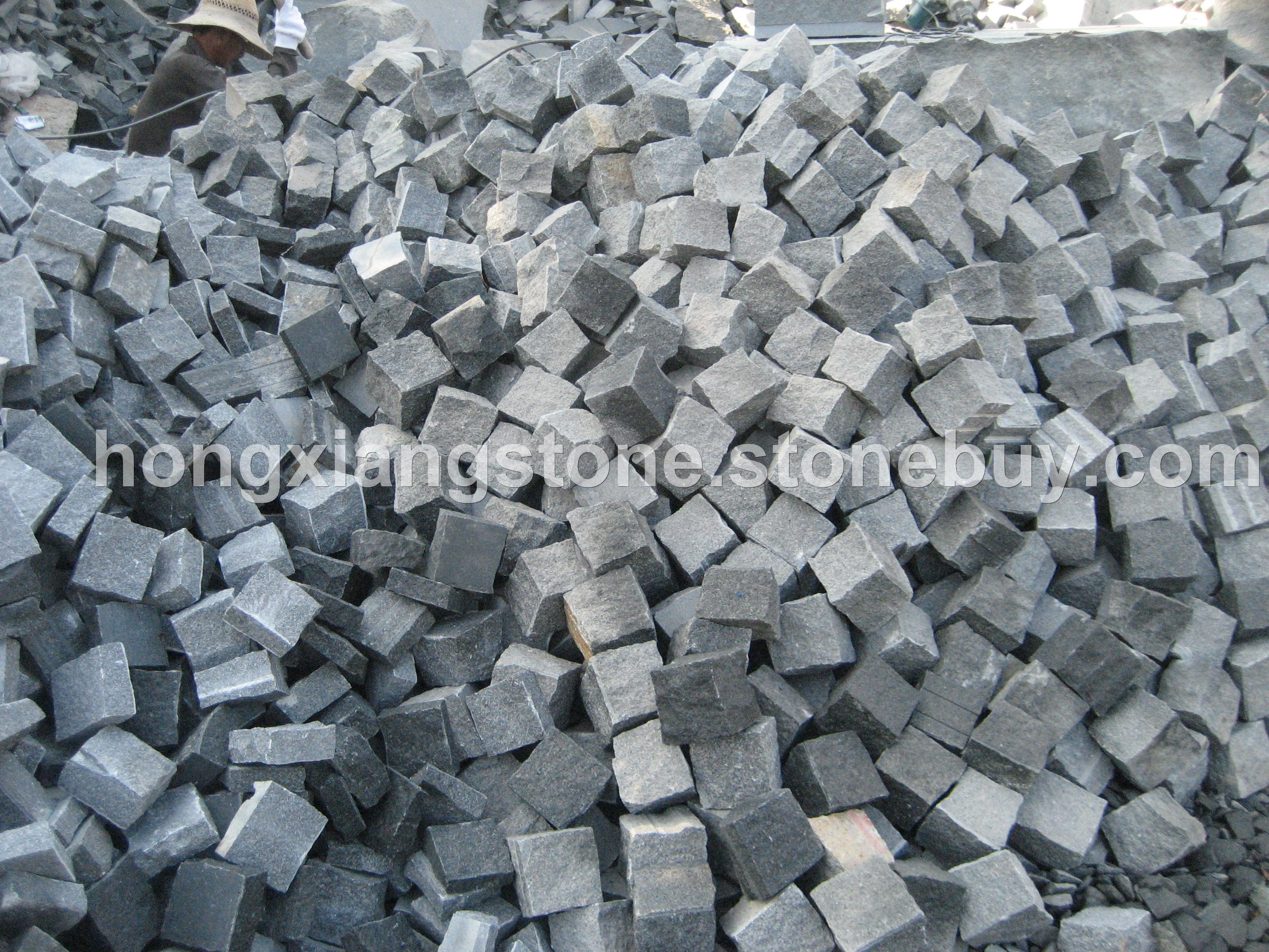 G654芝麻黑小方块