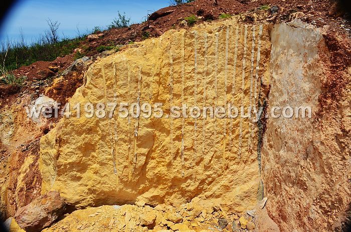 金黄石大理石矿山一角