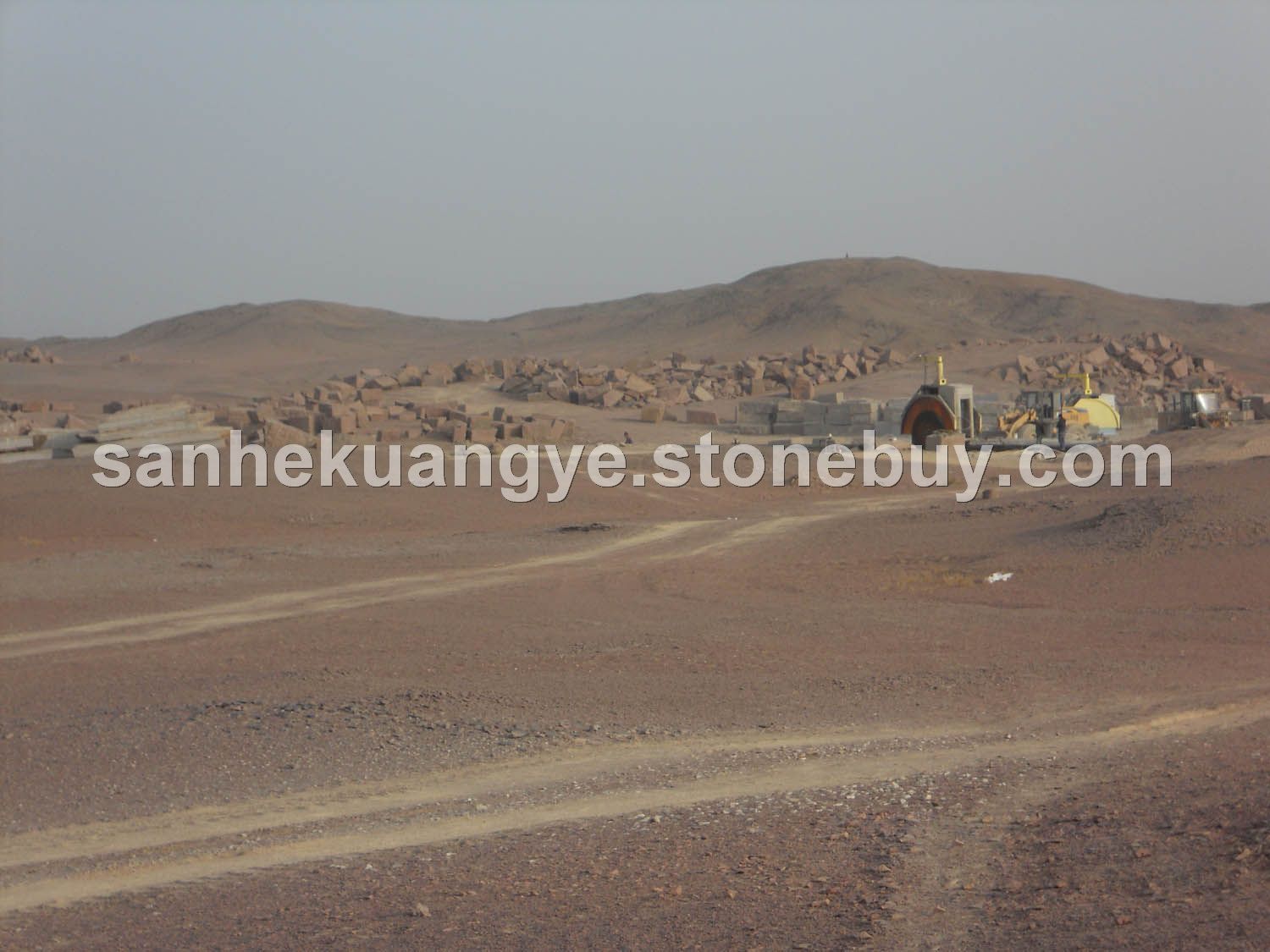 戈壁红钻矿山