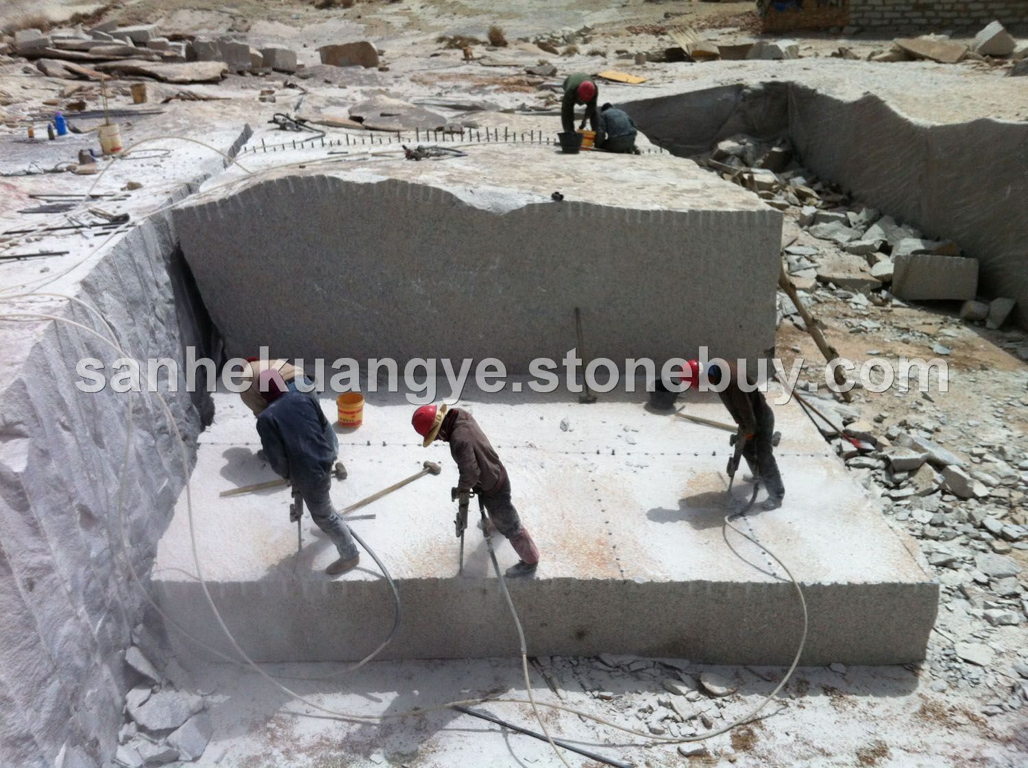 天山白麻1号矿口