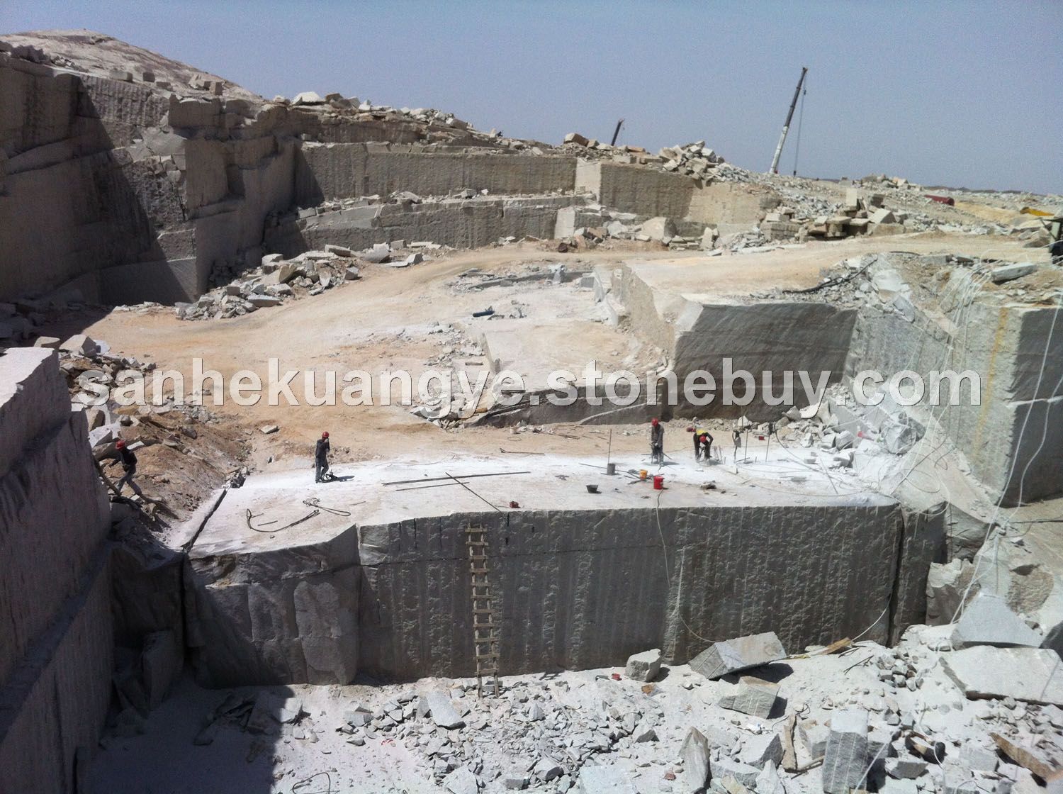 天山白麻2号矿口