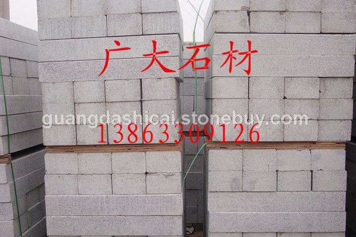 五莲花五莲红路沿石、火烧板、光板、花坛石、蘑菇石、树空石等各种异型加工
