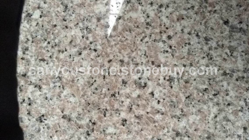 自有矿山，大量供应各种规格杜鹃红。