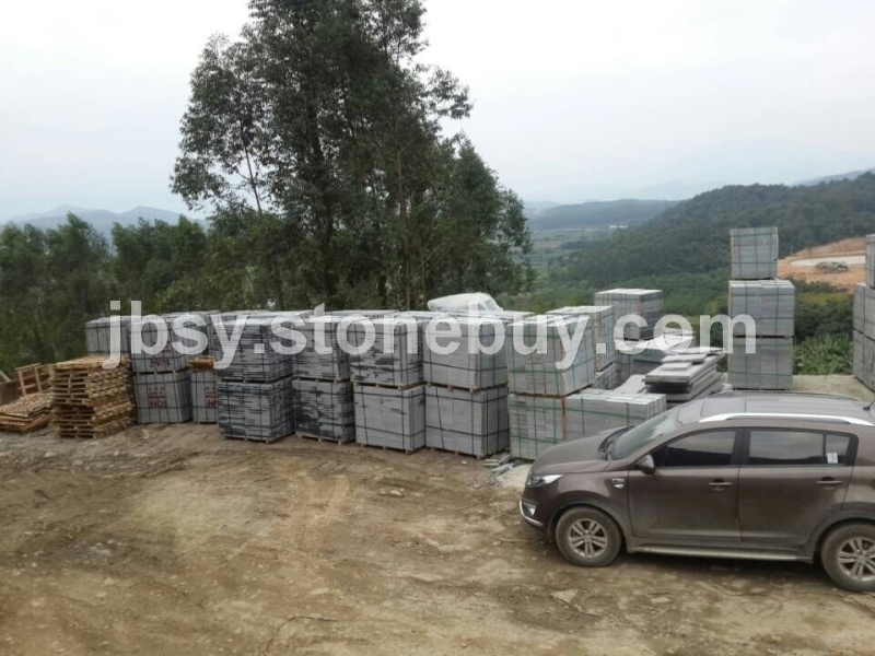 G654芝麻黑 B厂成品堆场