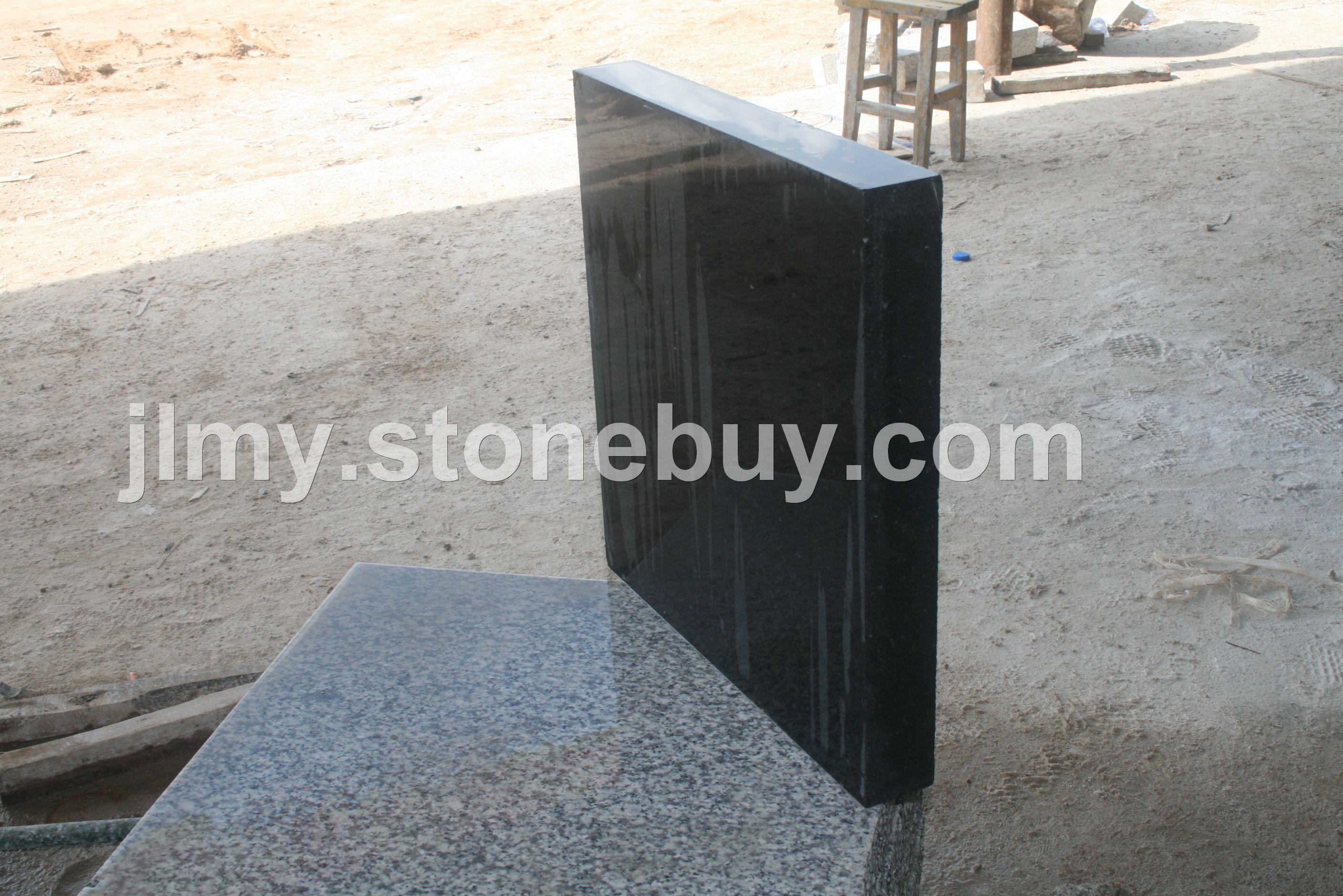 黑色石头玄武岩