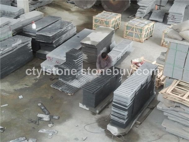 G654芝麻黑盲人石加工现场