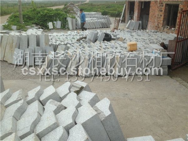 S型路沿石 芝麻灰蝶形路沿石 貴州路沿石 長(zhǎng)沙路沿石廠價(jià) 異型路沿石 造型芝麻白路沿石