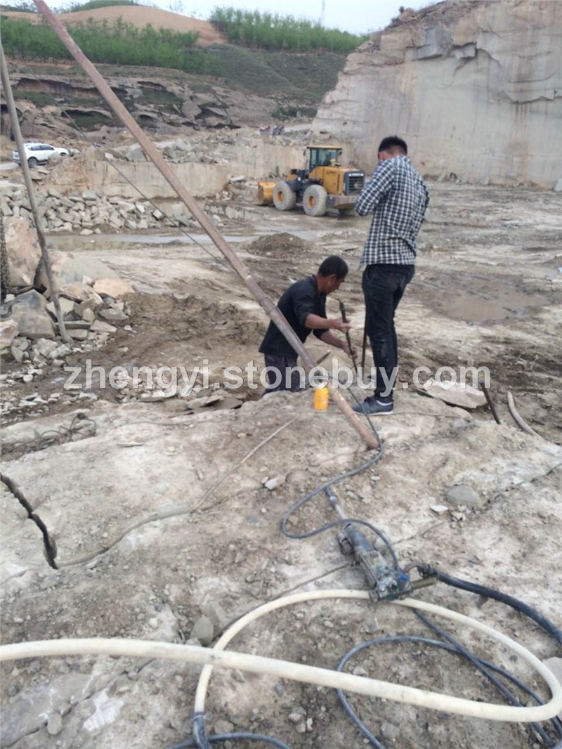 厂家直销黄砂岩荒料 陕西砂岩 古建 台阶石 正义砂岩