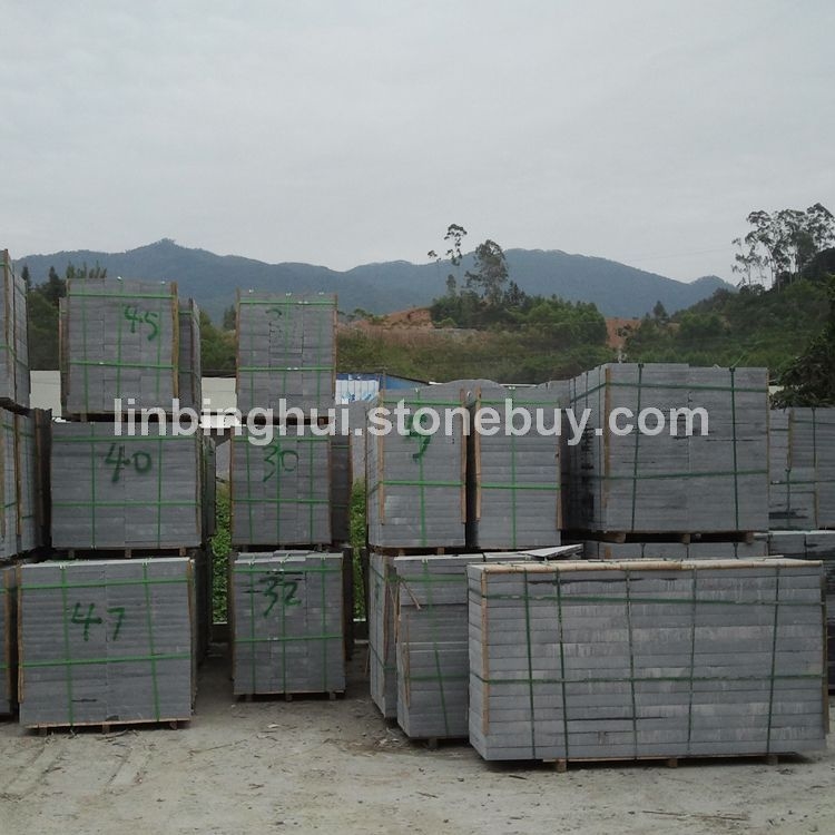 G654芝麻黑火烧板