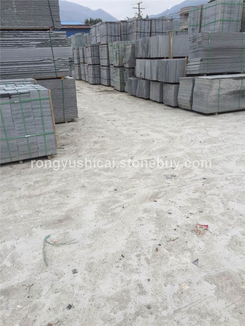 芝麻黑成品板堆场