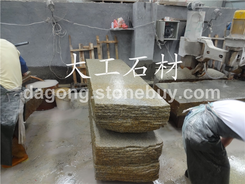 白麻、黄金麻、黄绣石、金田麻、黄金钻