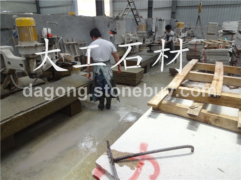 白麻、黄金麻、黄绣石、金田麻、黄金钻