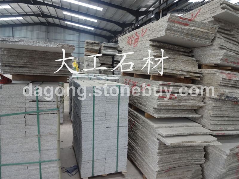 白麻、黄金麻、黄绣石、金田麻、黄金钻