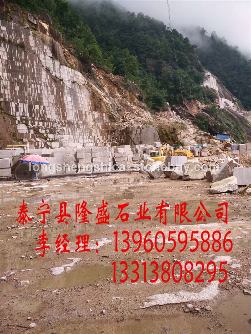 五彩红矿山