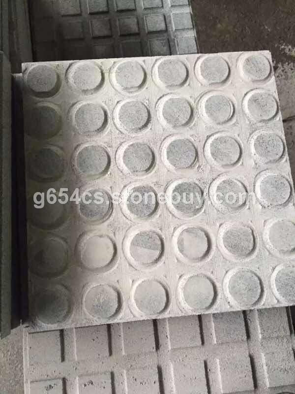 G654芝麻黑盲道石