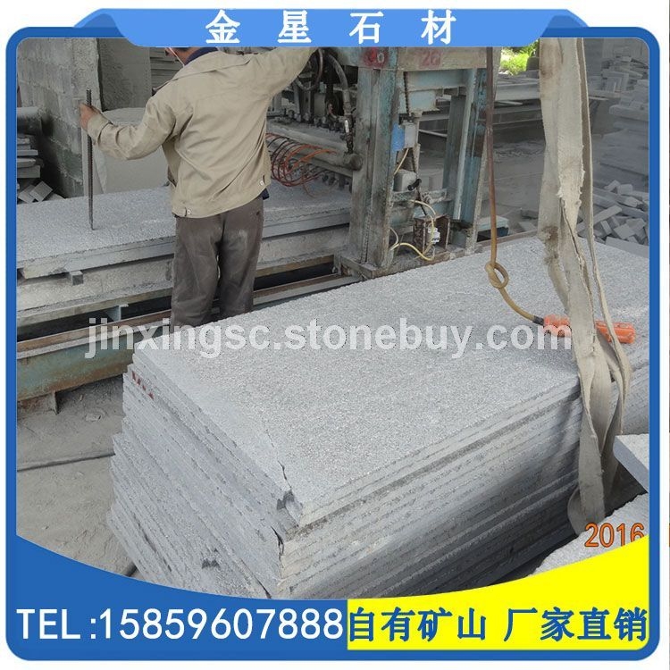 芝麻黑荔枝面毛板 敲打现场