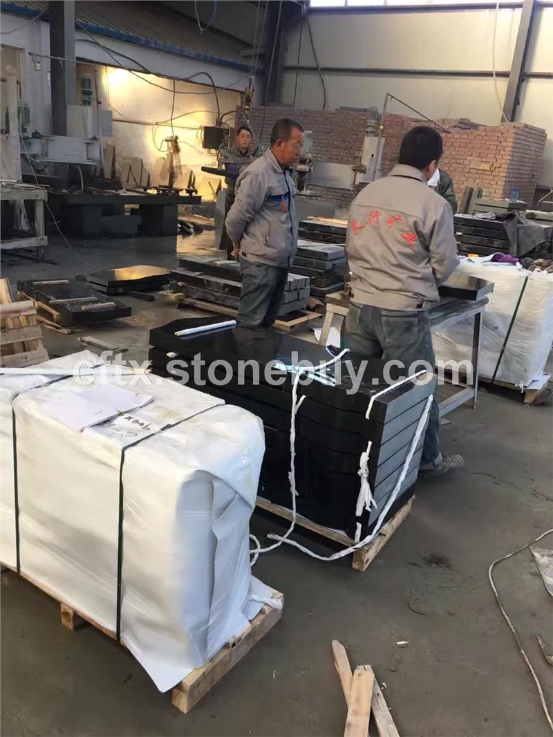 黑色俄罗斯墓碑