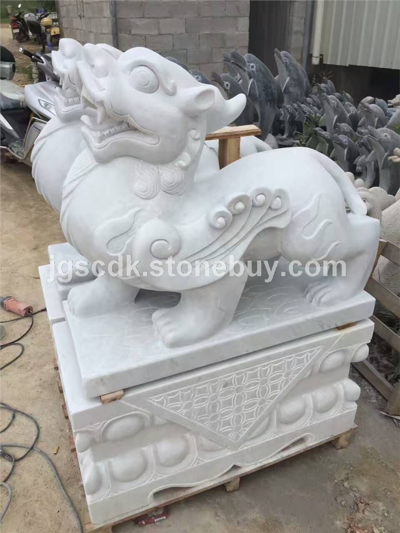 芝麻白，经营：佛像雕刻，园林工艺，栏杆，大型浮雕，龙柱，石狮大象，异形石材，花钵、花盆、各种规格板！