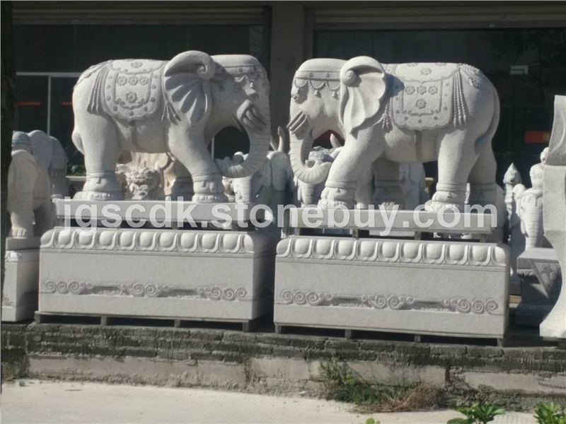 芝麻白，经营：佛像雕刻，园林工艺，栏杆，大型浮雕，龙柱，石狮大象，异形石材，花钵、花盆、各种规格板！