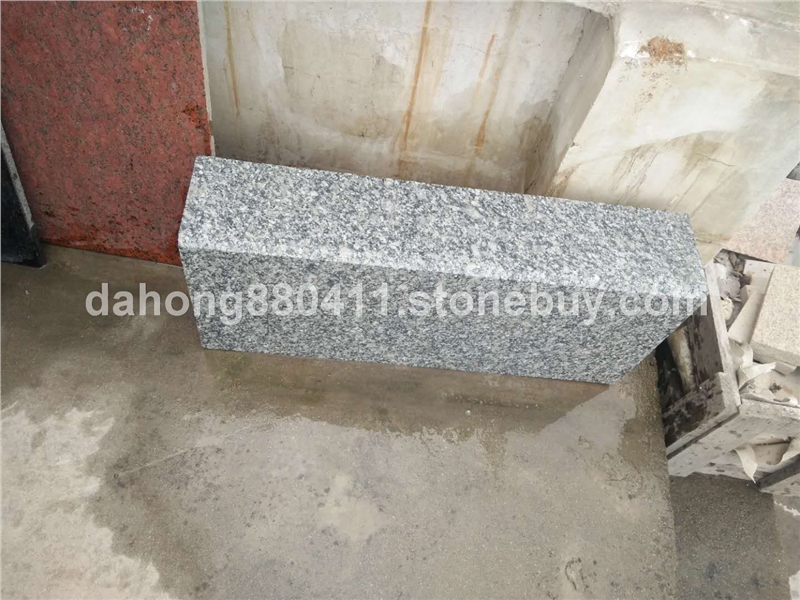 河南芝麻灰路沿石厂家大鸿石业  深灰色花岗岩大花