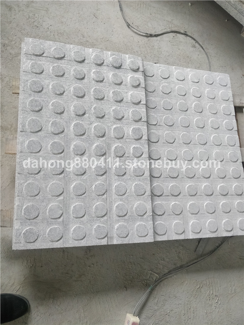 河南芝麻灰大花圆点盲道生产厂家 各种异形加工