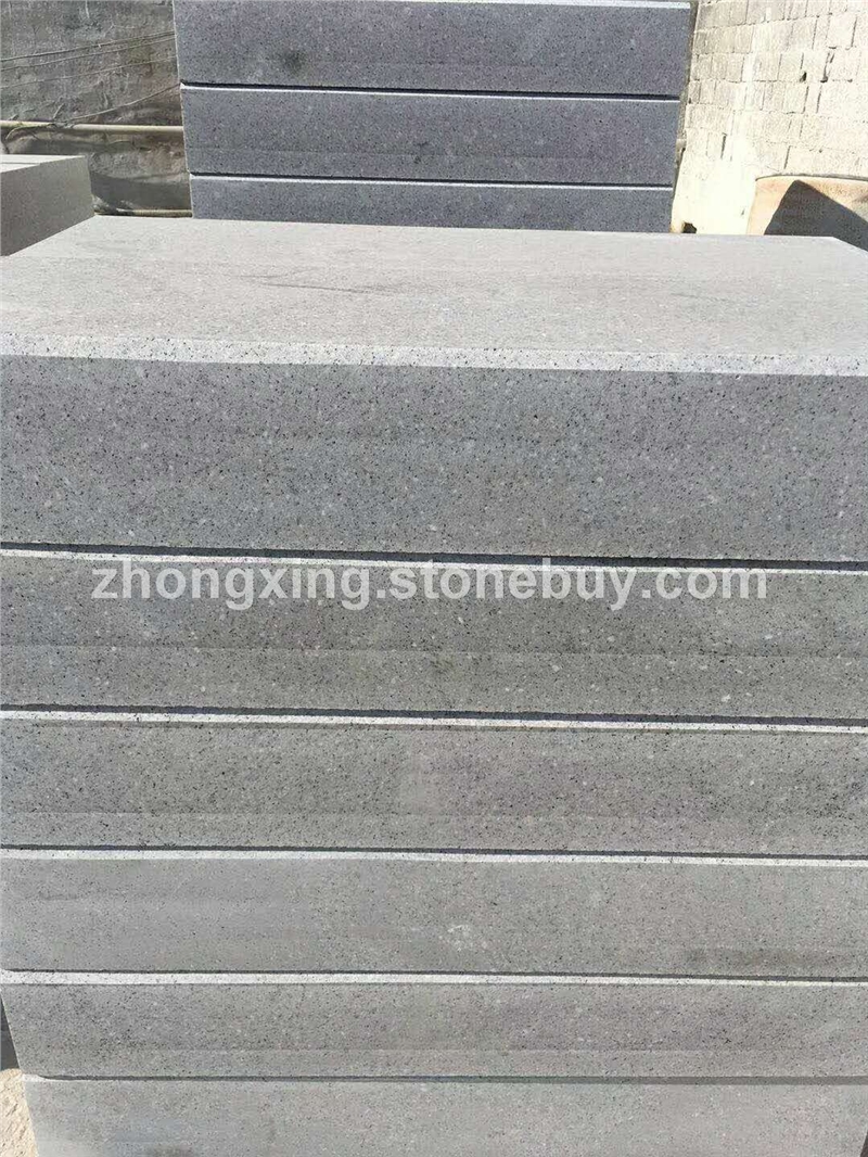 白锈石路沿石