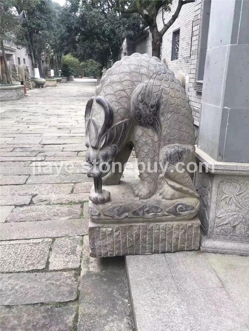 吸水兽石雕