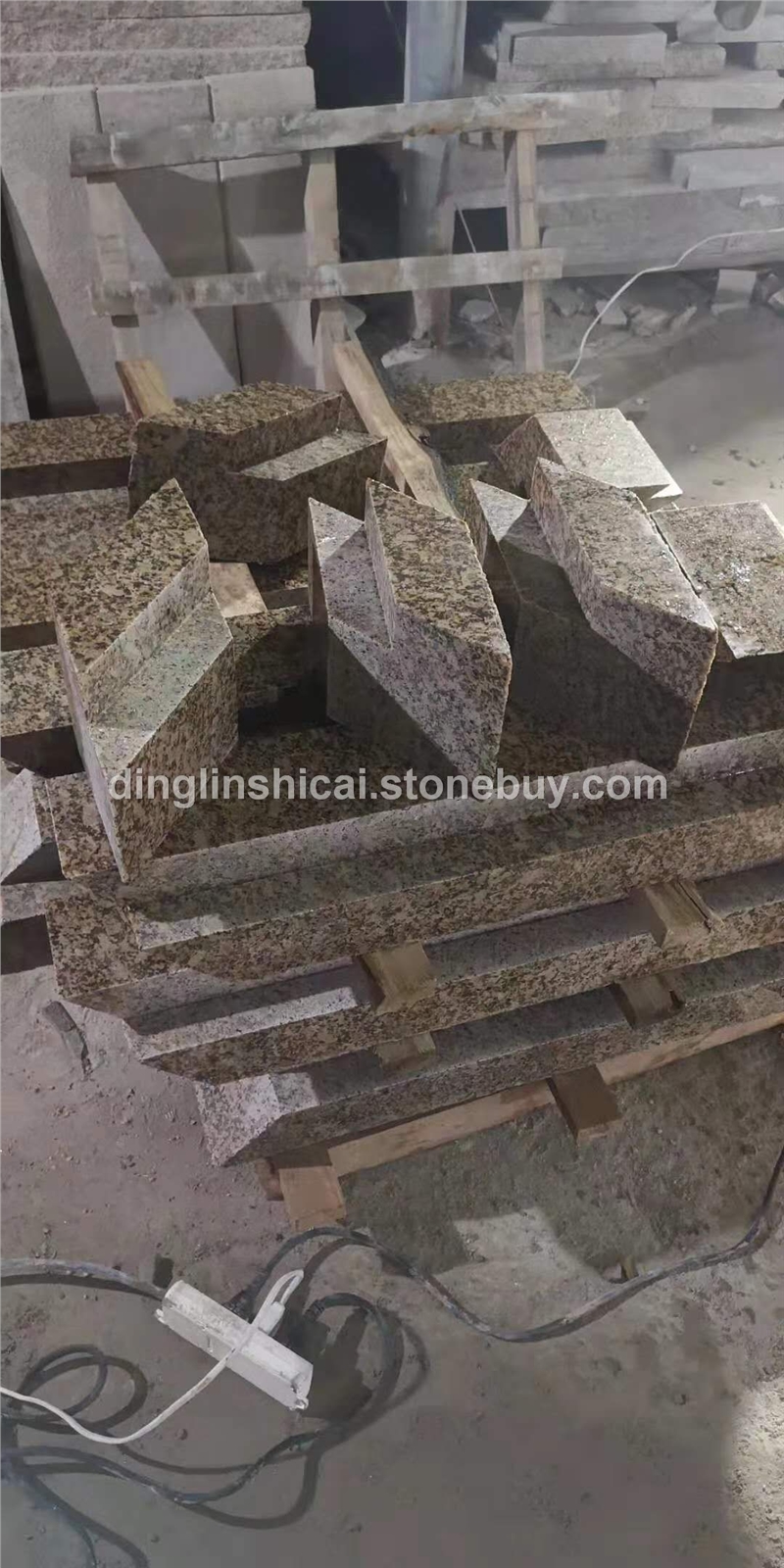 卡麦黄金钻