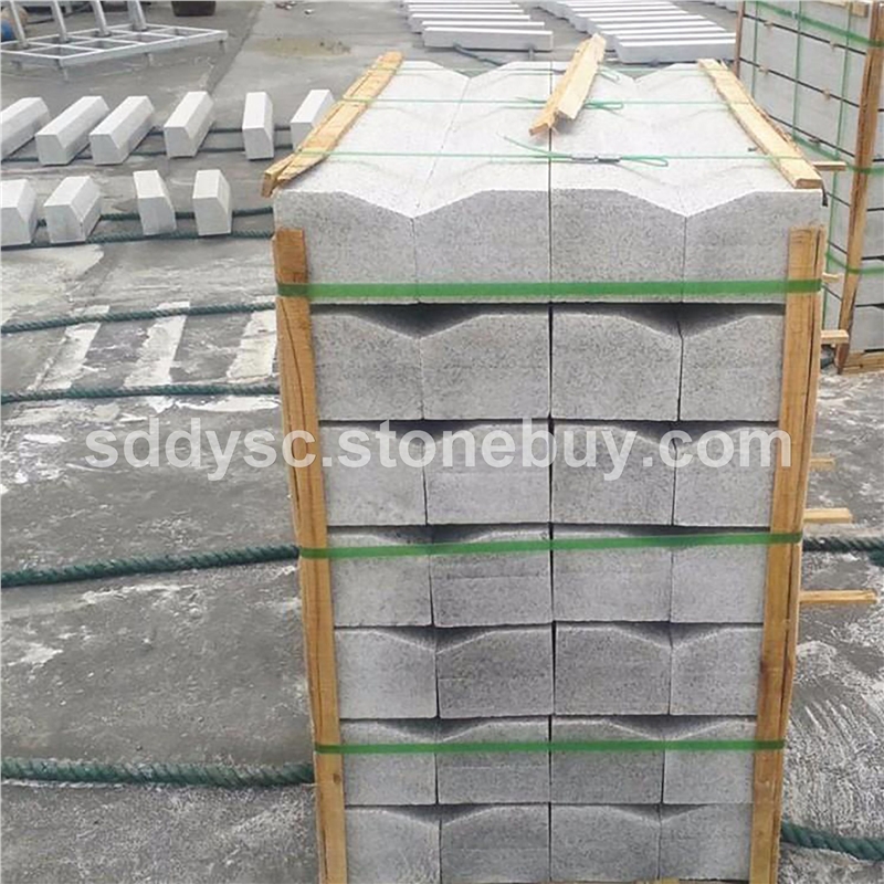 山东芝麻白白锈石路沿石