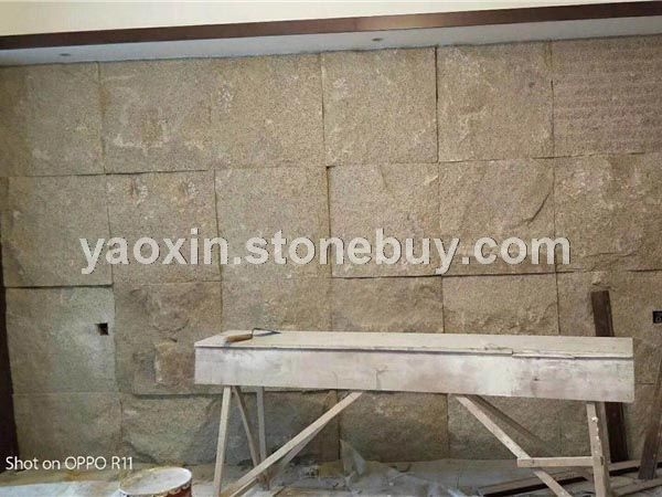 黃銹石加工黃銹石施工現(xiàn)場銹石案例黃銹石菠蘿面墻面