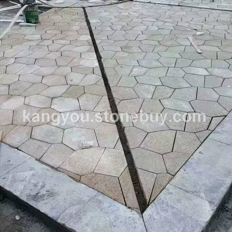 黄锈石地铺拼石