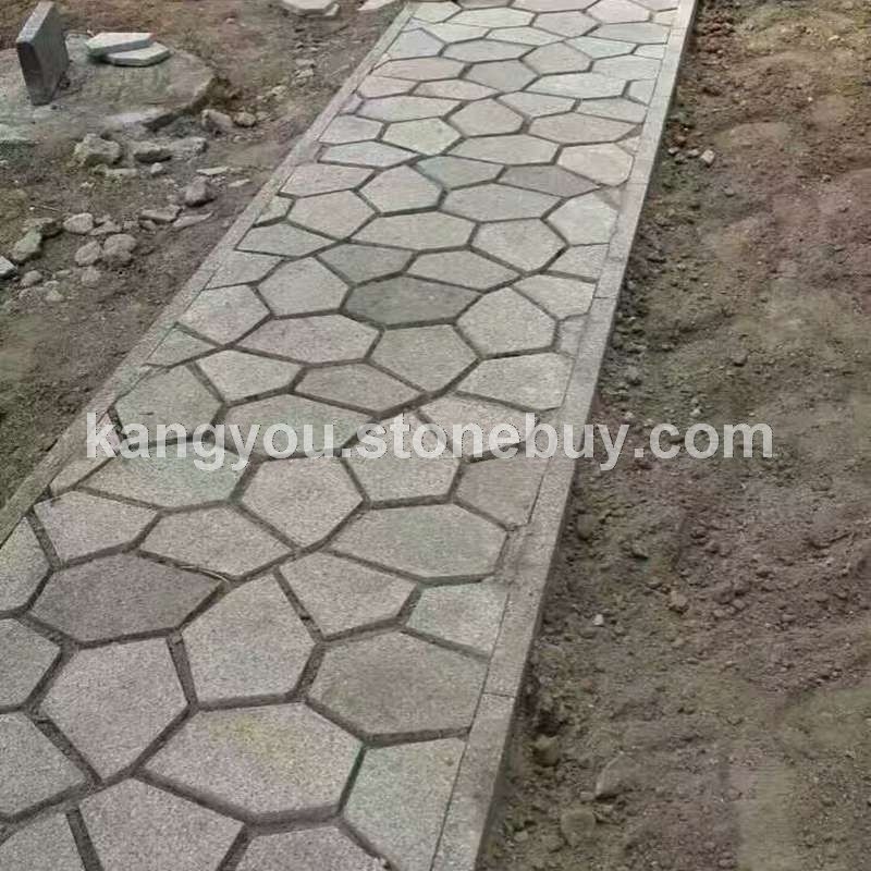 黄锈石拼石地铺