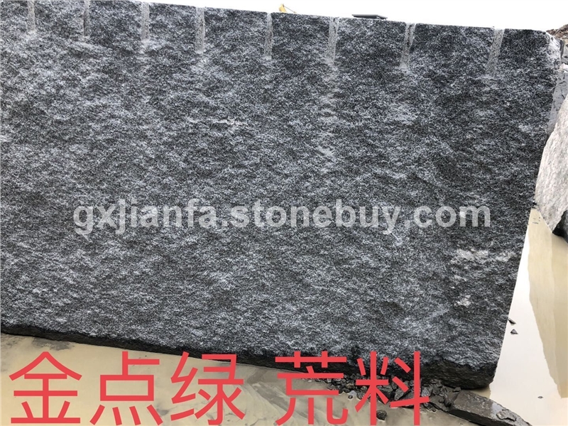 金点绿荒料