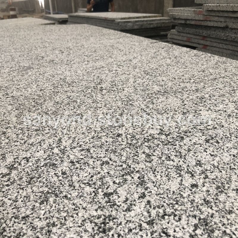 厂家供应各种芝麻灰芝麻白花岗岩火烧板庭院人行道广场铺地石板